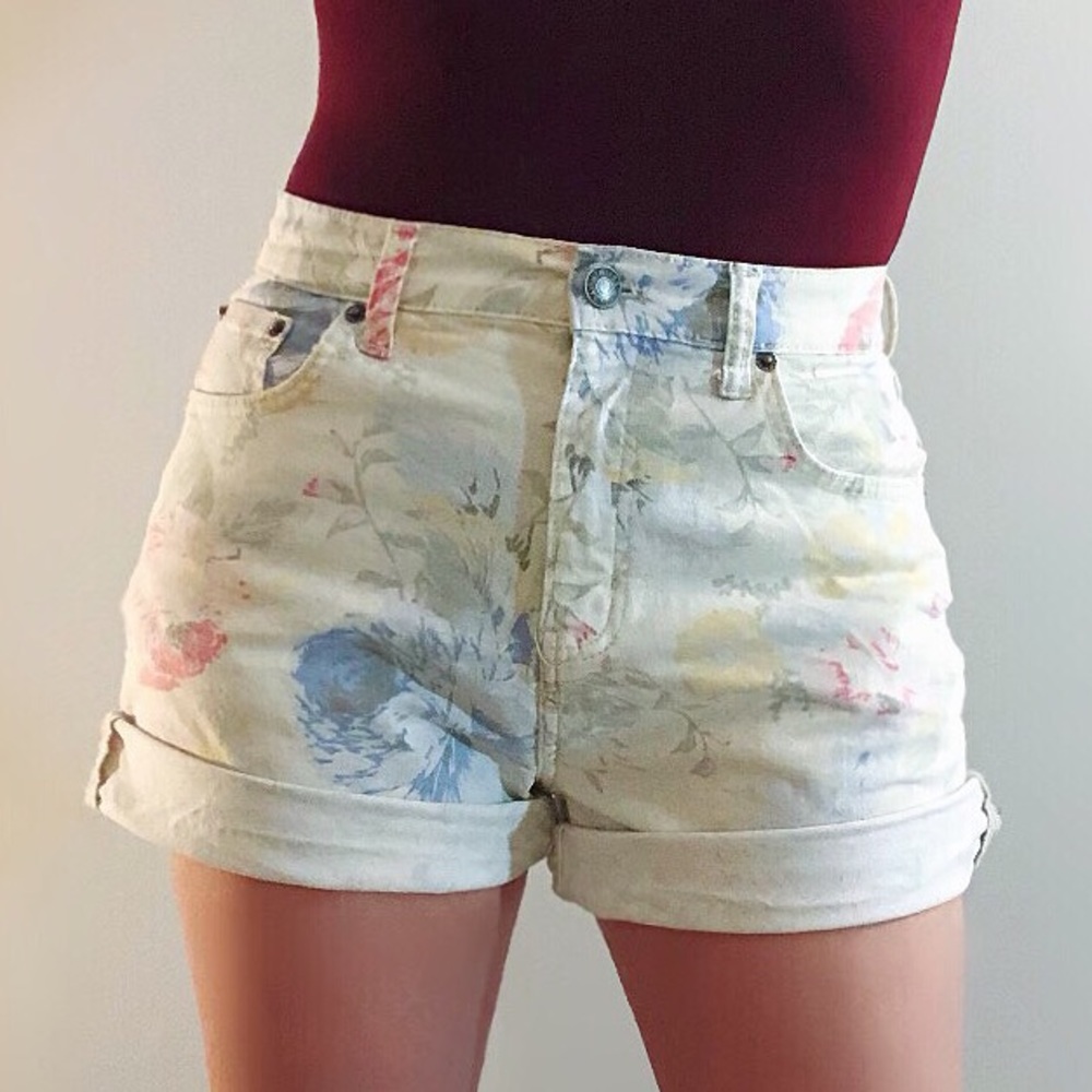 Vintage high waist light floral denim shorts